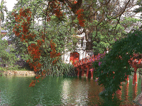 Hanoi, lac de l'epee restituee, petit lac, pont rouge